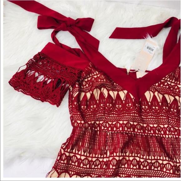 Keepsake Walk on my Lace Dress - Picture 10 of 11